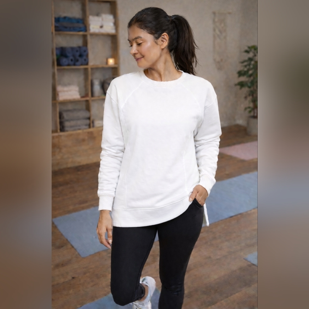 NWT TRAJ3CTORY® White Crewneck Breathable Long-Sleeved Top Size Large